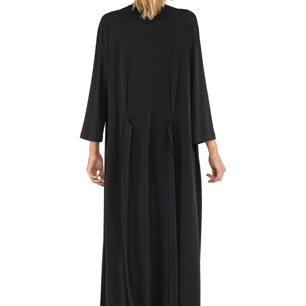 Eva Varro Robe - Picture 2 of 5